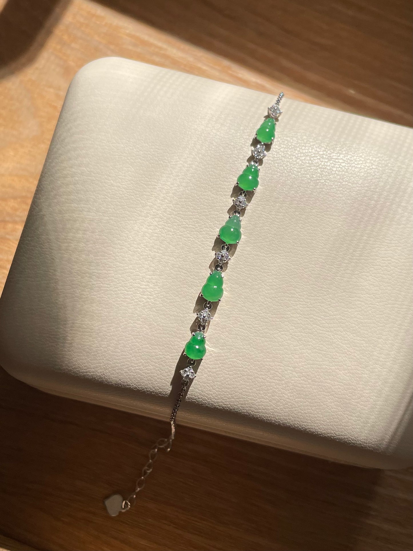 18k-gold-icy-green-jade-gourd-bracelet