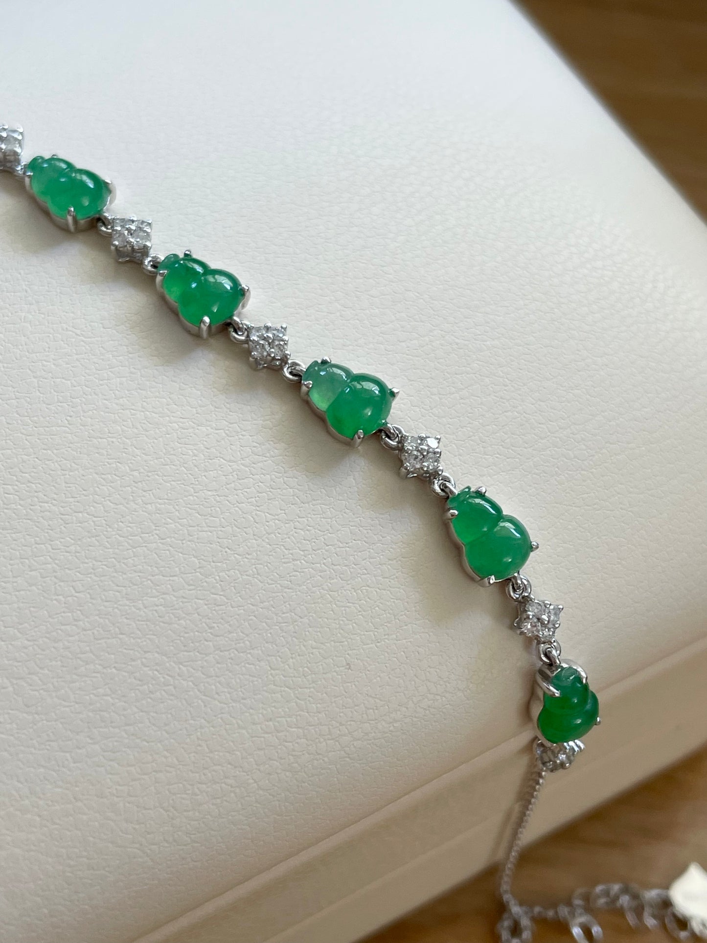 18k-gold-icy-green-jade-gourd-bracelet