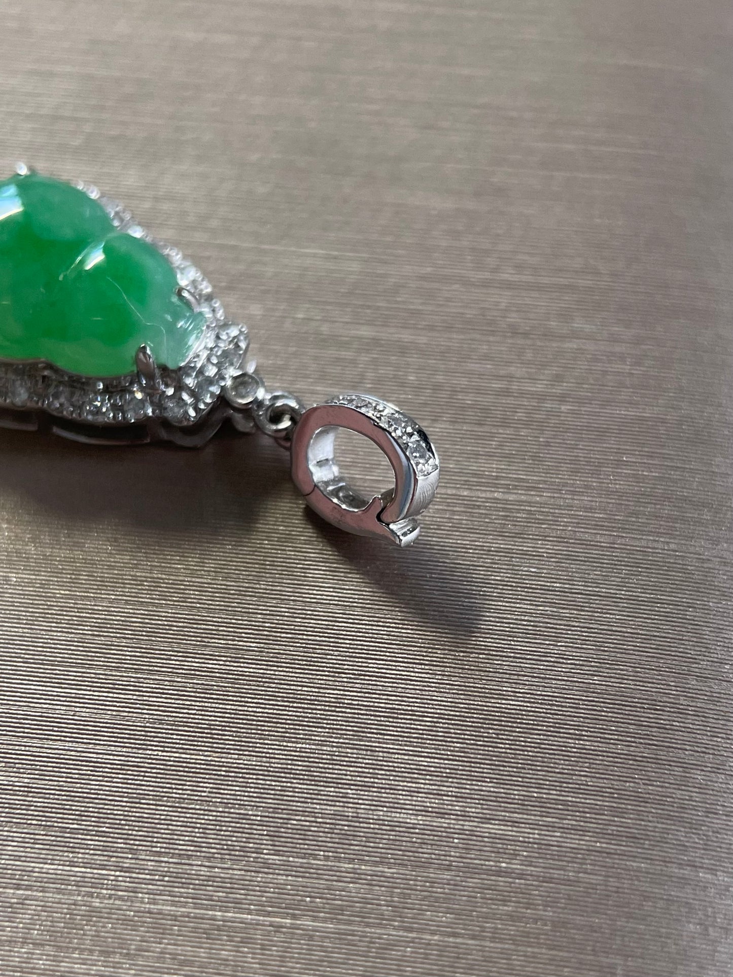 18k-gold-icy-green-jade-gourd-pendant