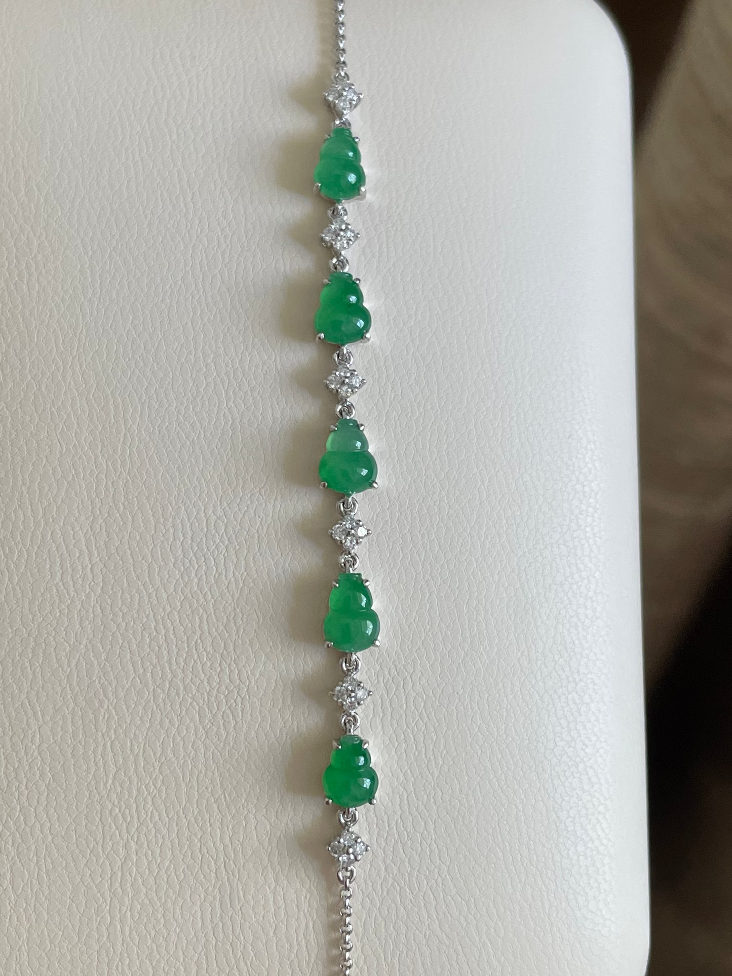 18k-gold-icy-green-jade-gourd-bracelet