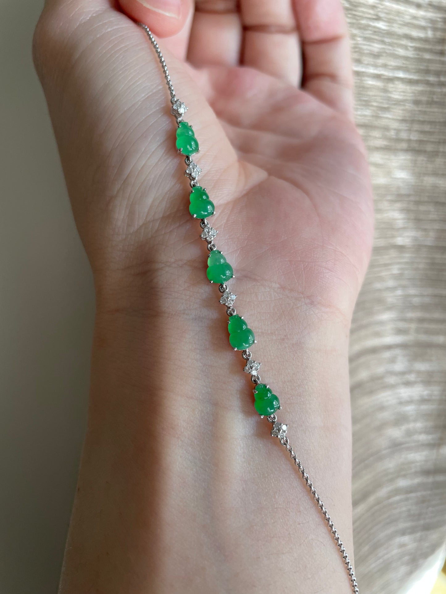 18k-gold-icy-green-jade-gourd-bracelet