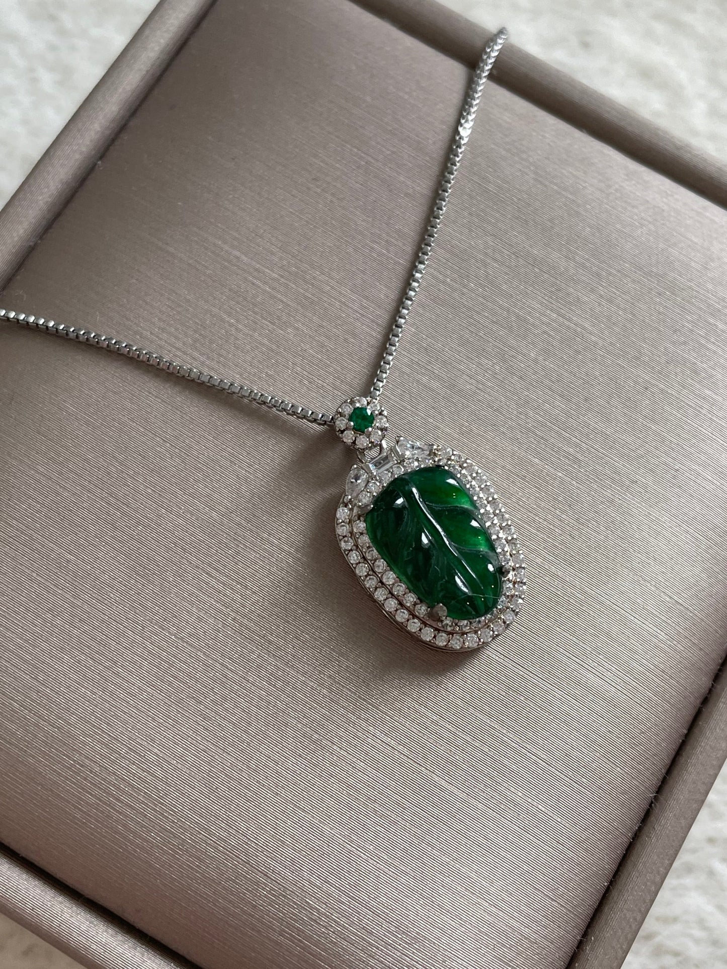 绿叶子翡翠项链