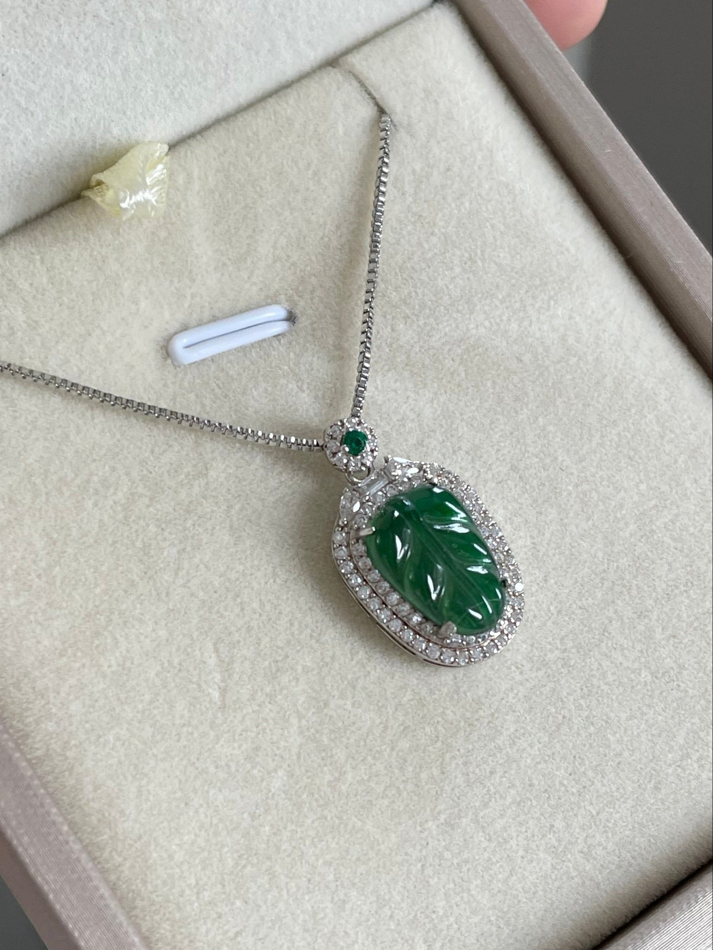 绿叶子翡翠项链