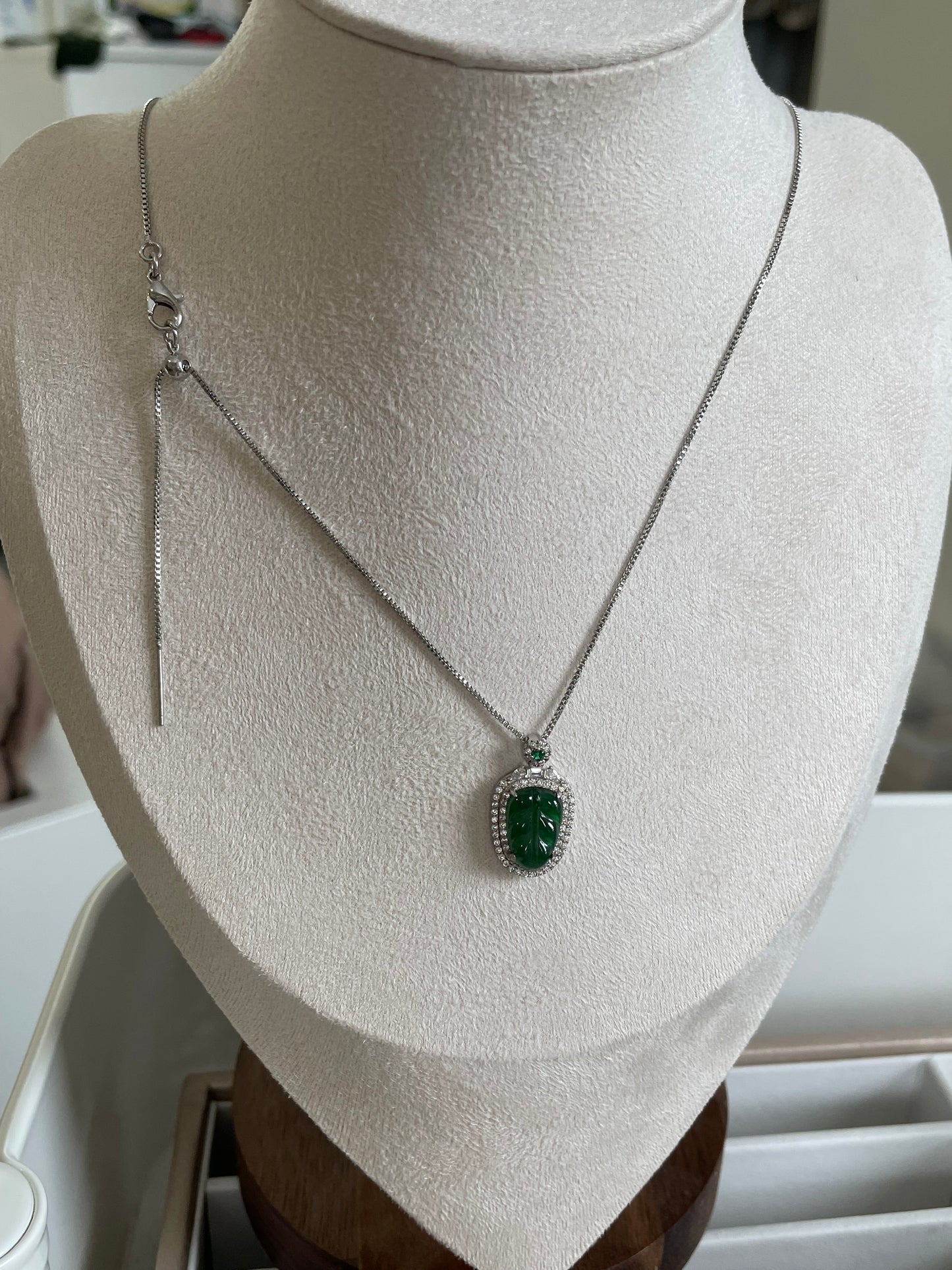 绿叶子翡翠项链