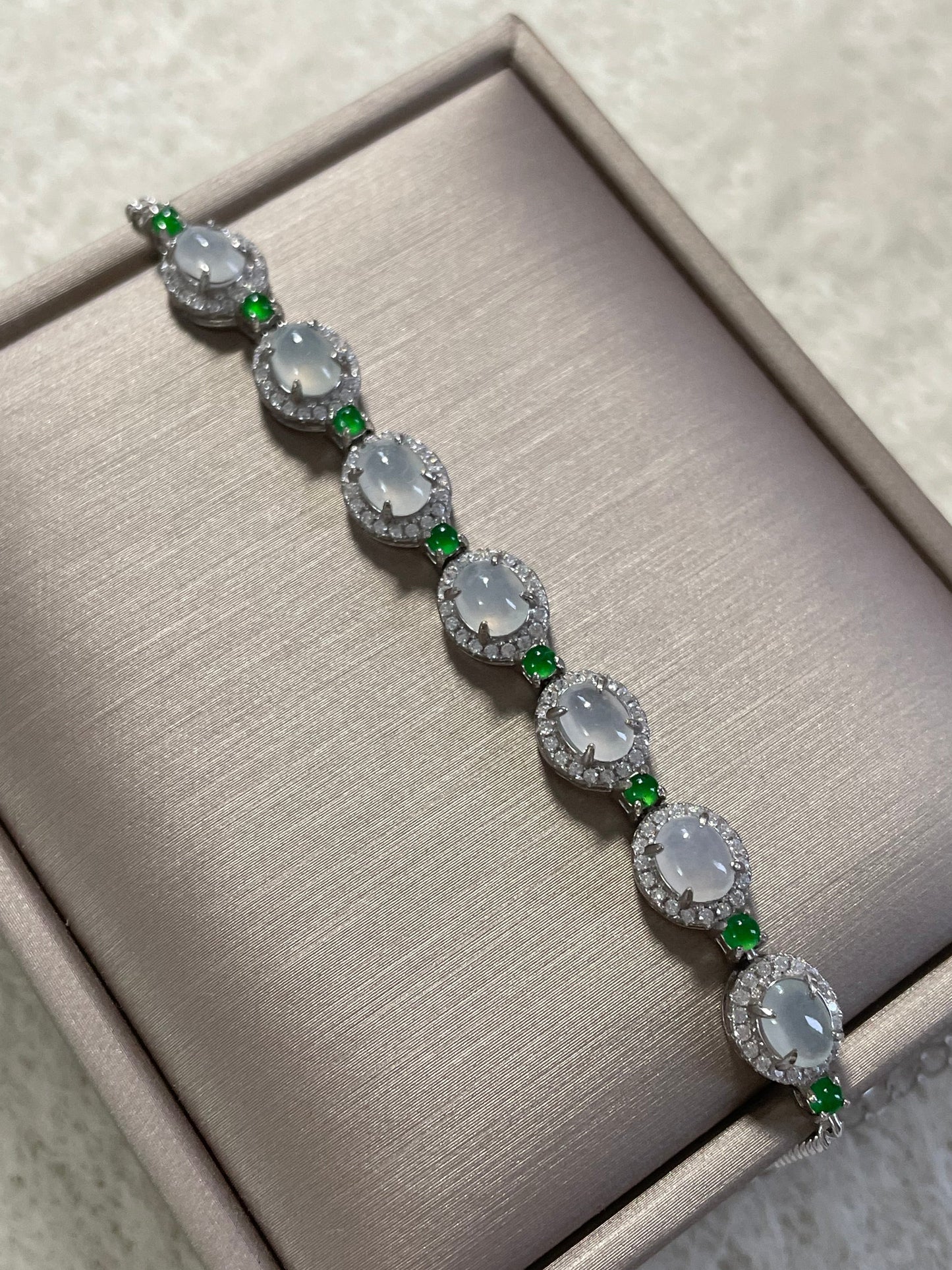 冰种白底翡翠手链