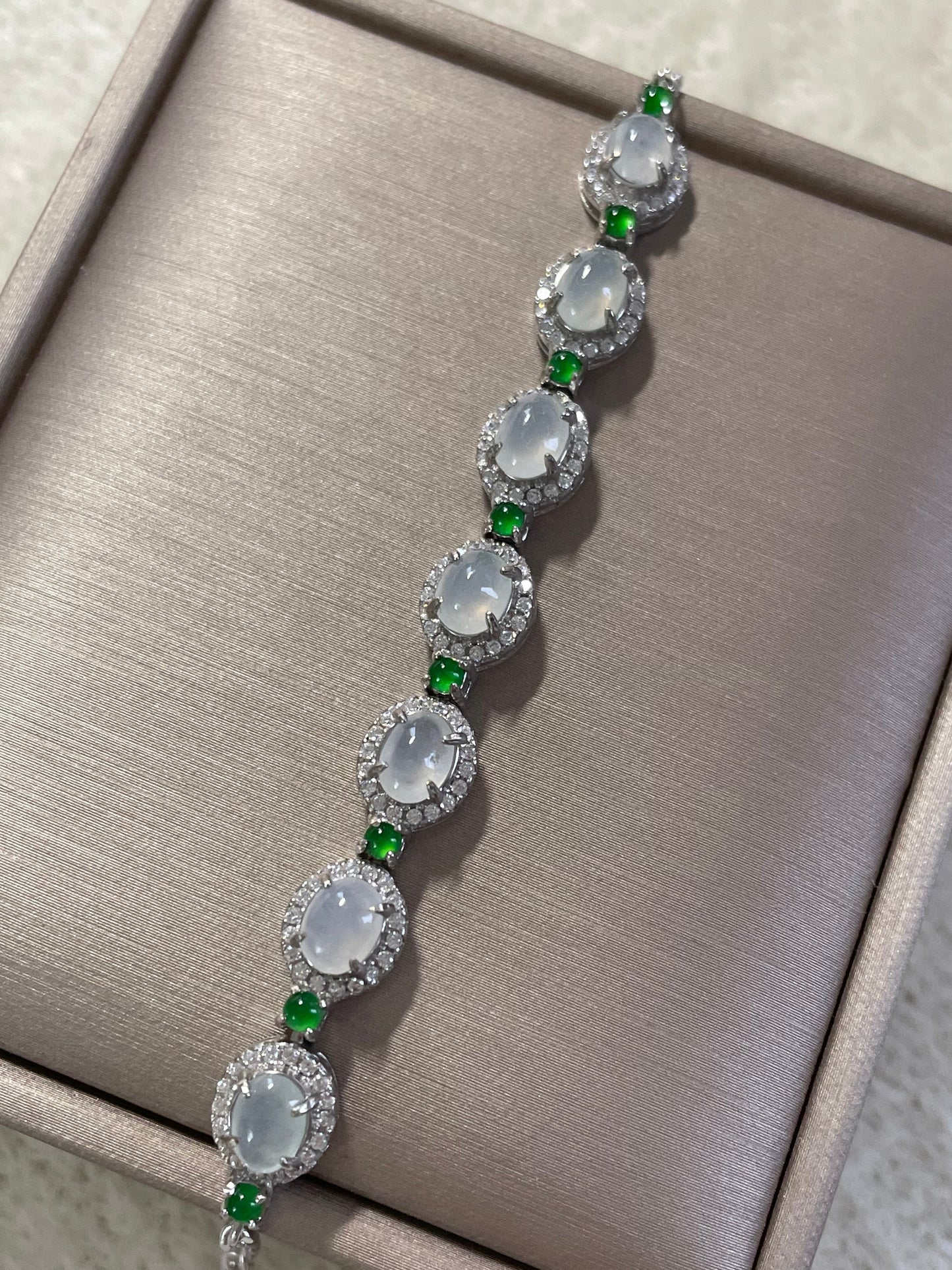 冰种白底翡翠手链