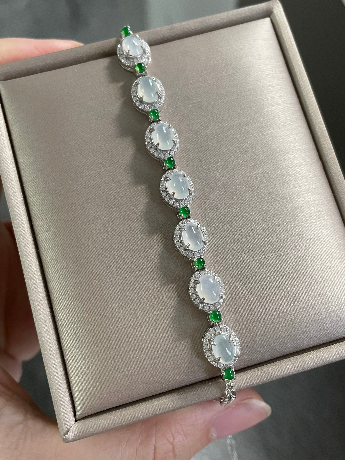 冰种白底翡翠手链