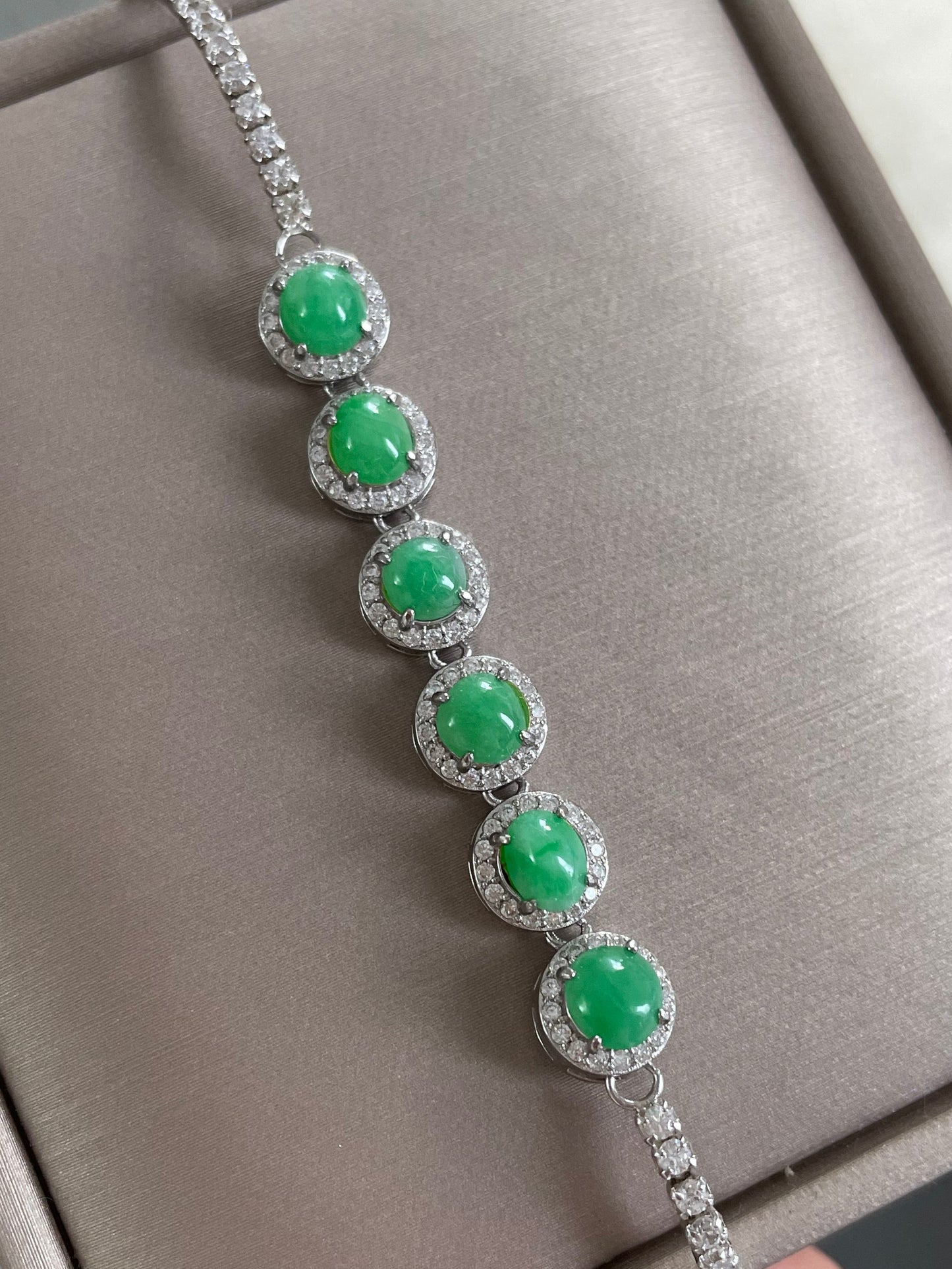 果阳绿翡翠蛋面手链