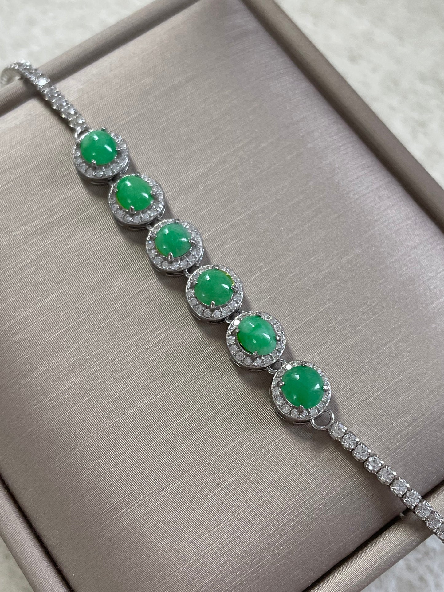 果阳绿翡翠蛋面手链