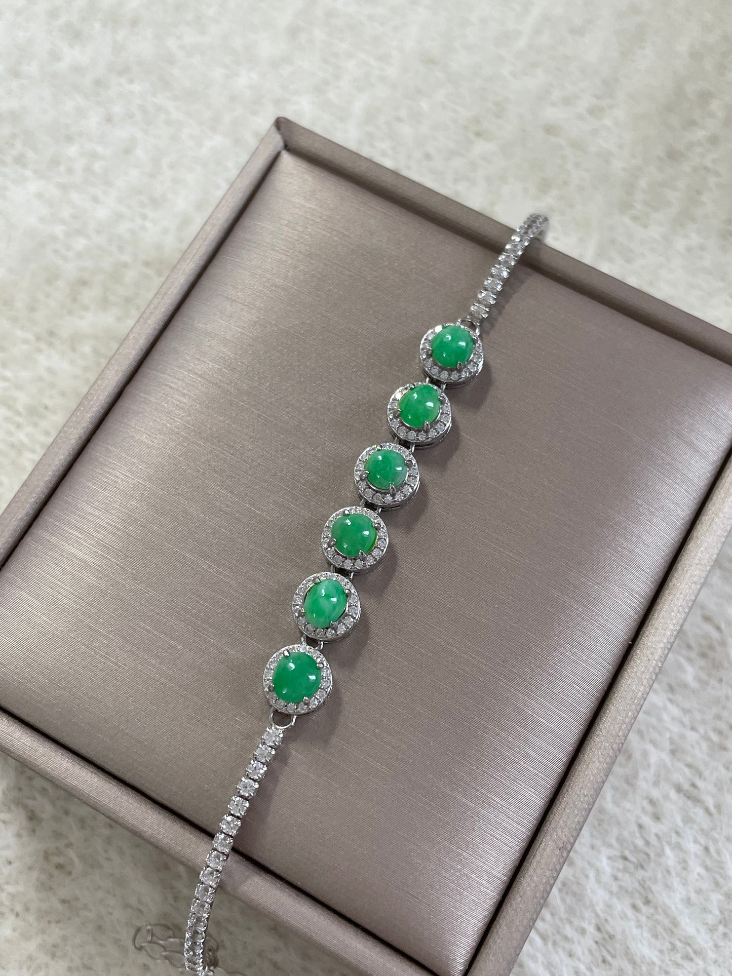 果阳绿翡翠蛋面手链