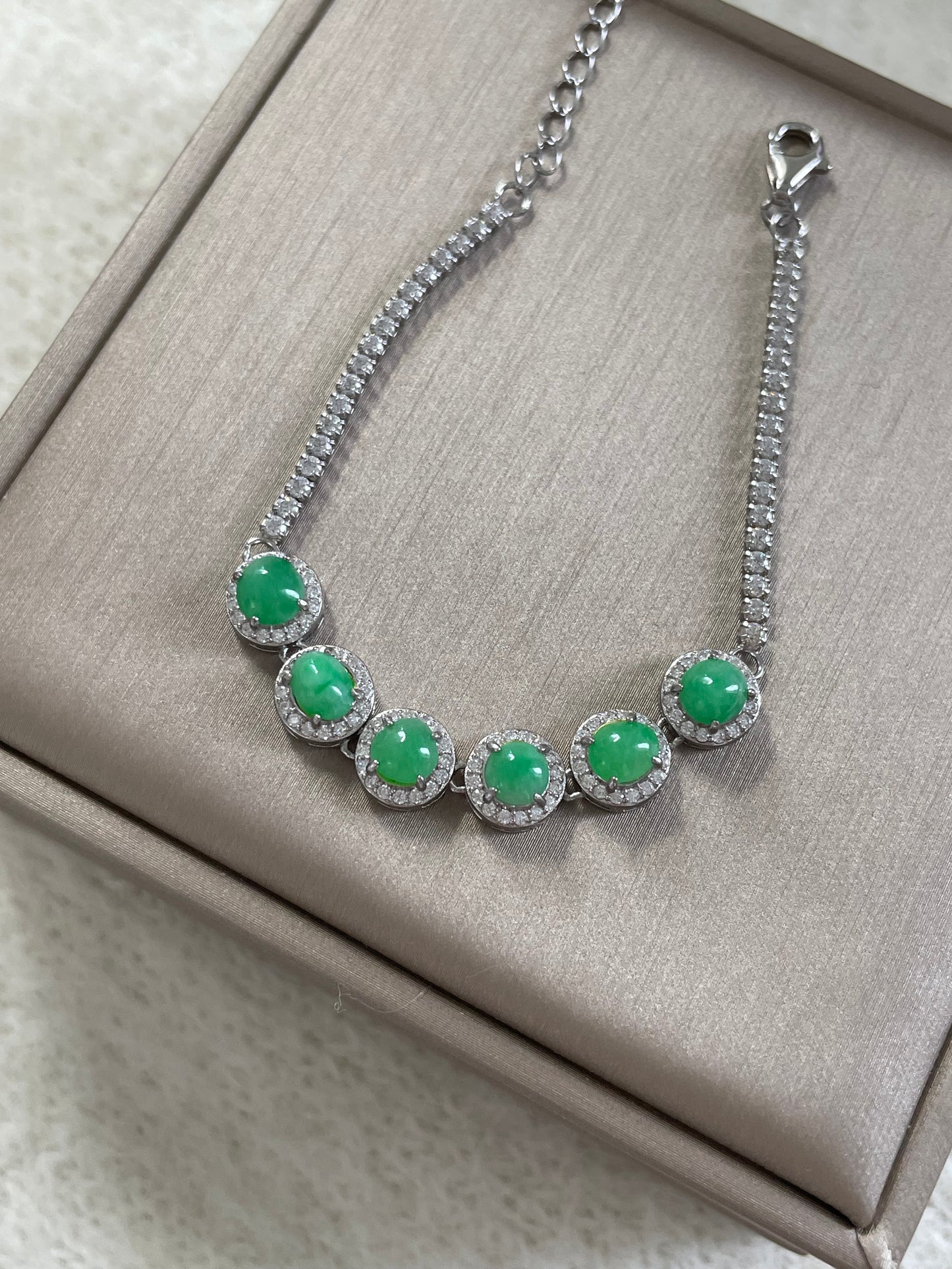 果阳绿翡翠蛋面手链