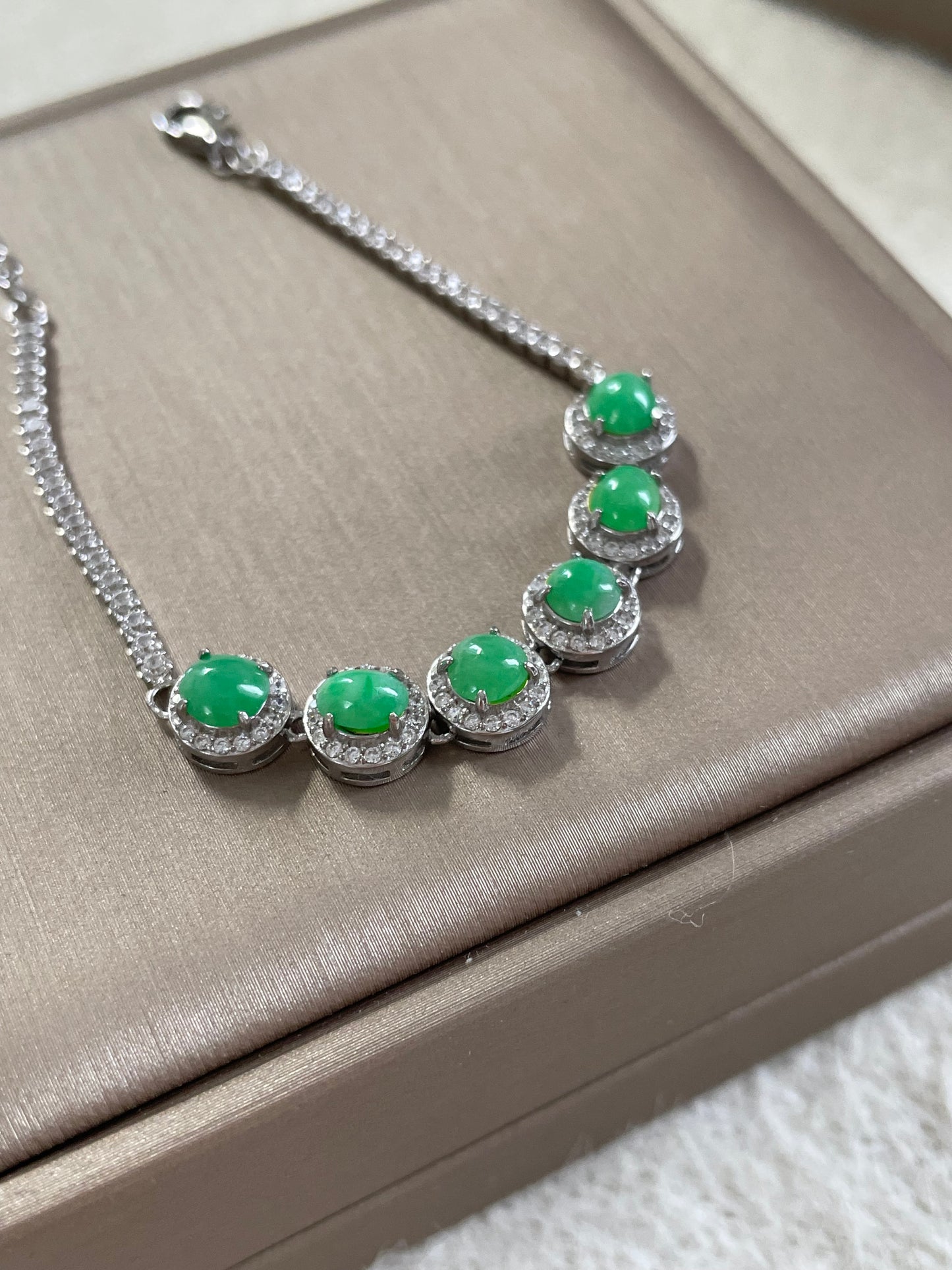 果阳绿翡翠蛋面手链