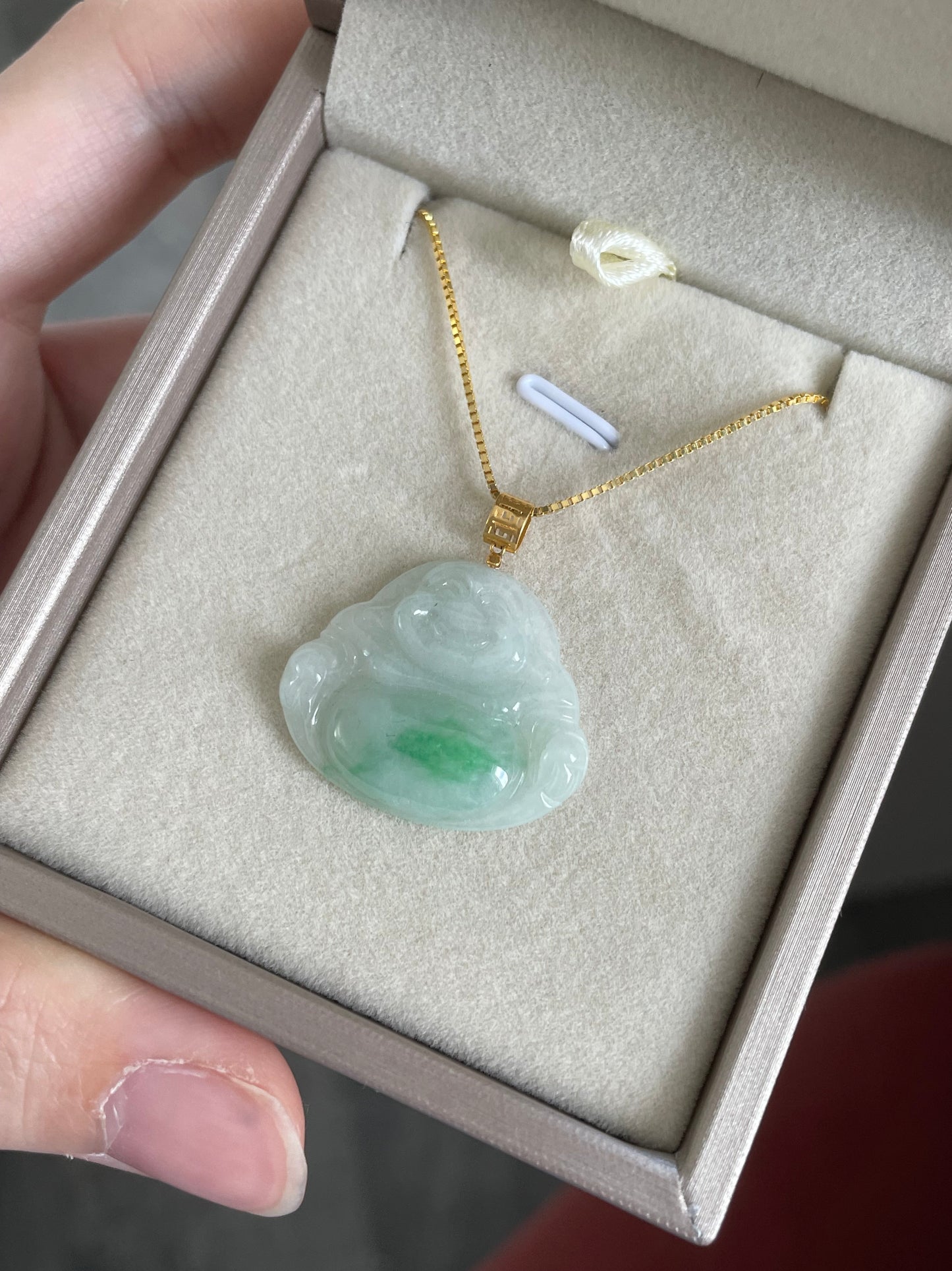 肚里飘绿佛公翡翠吊坠