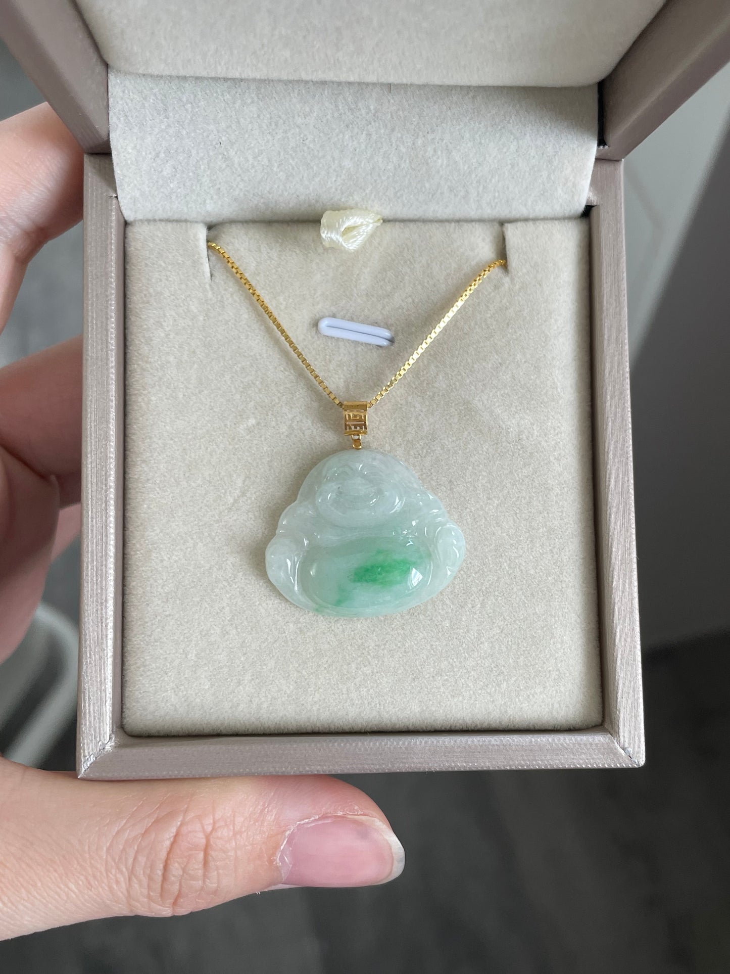 肚里飘绿佛公翡翠吊坠