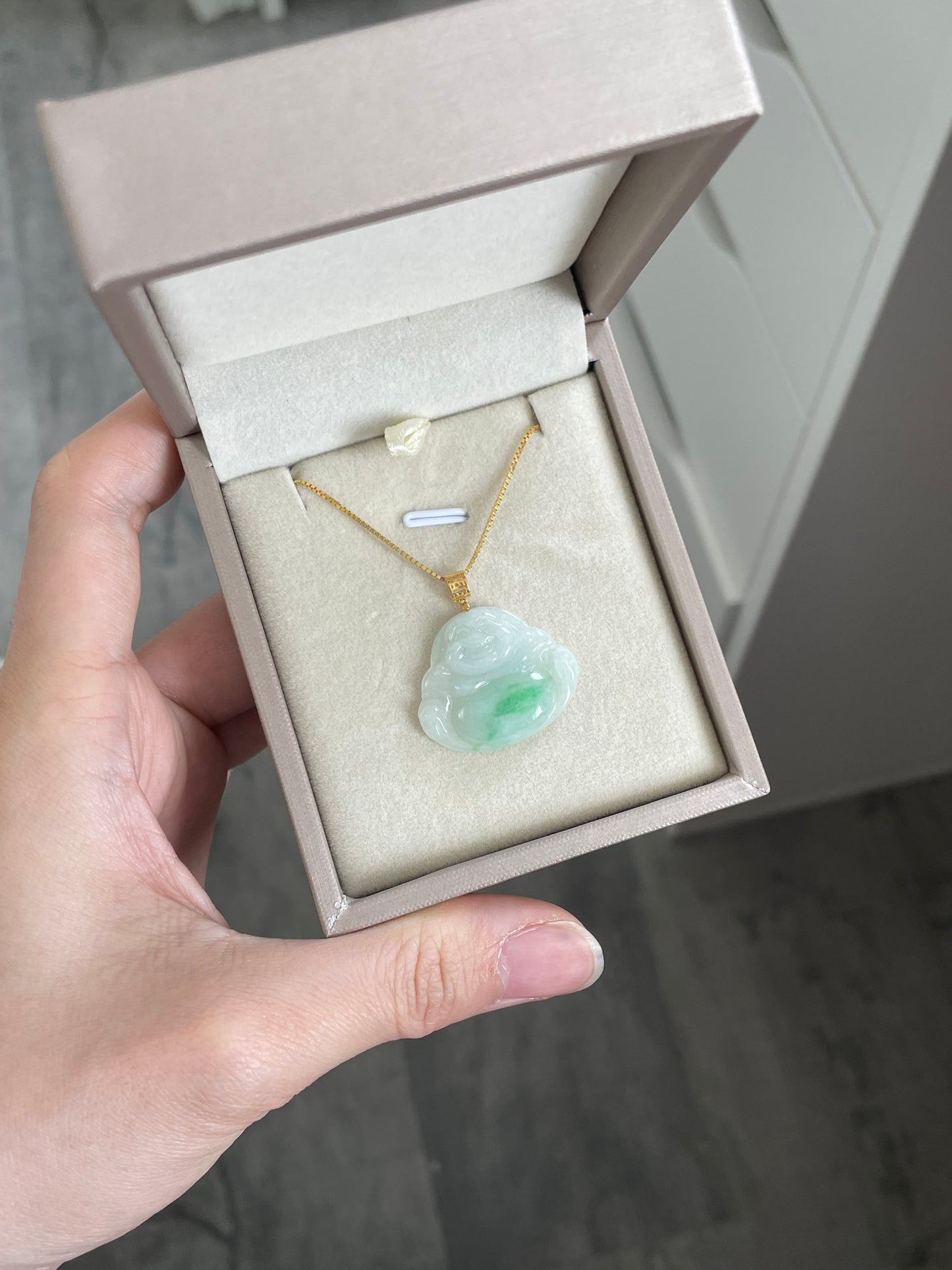 肚里飘绿佛公翡翠吊坠