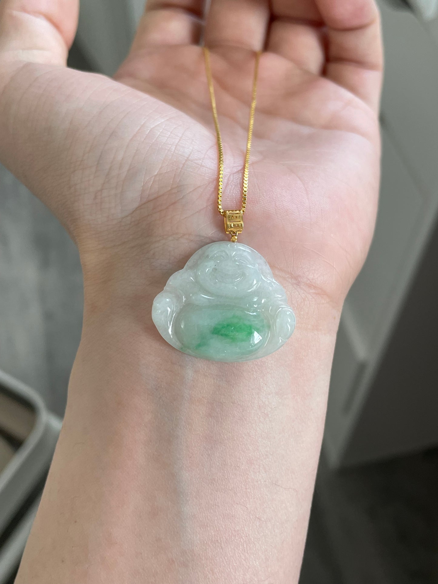 肚里飘绿佛公翡翠吊坠