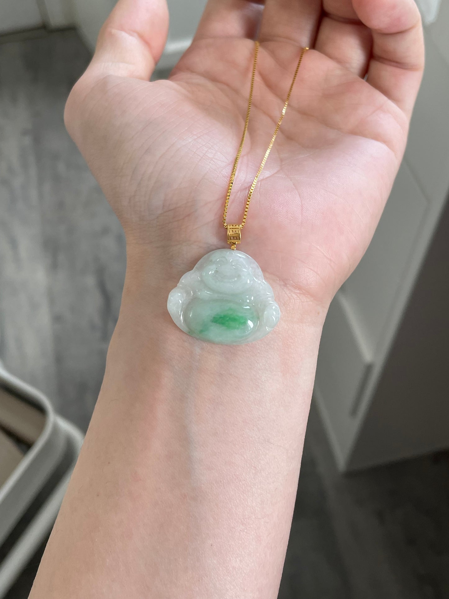 肚里飘绿佛公翡翠吊坠