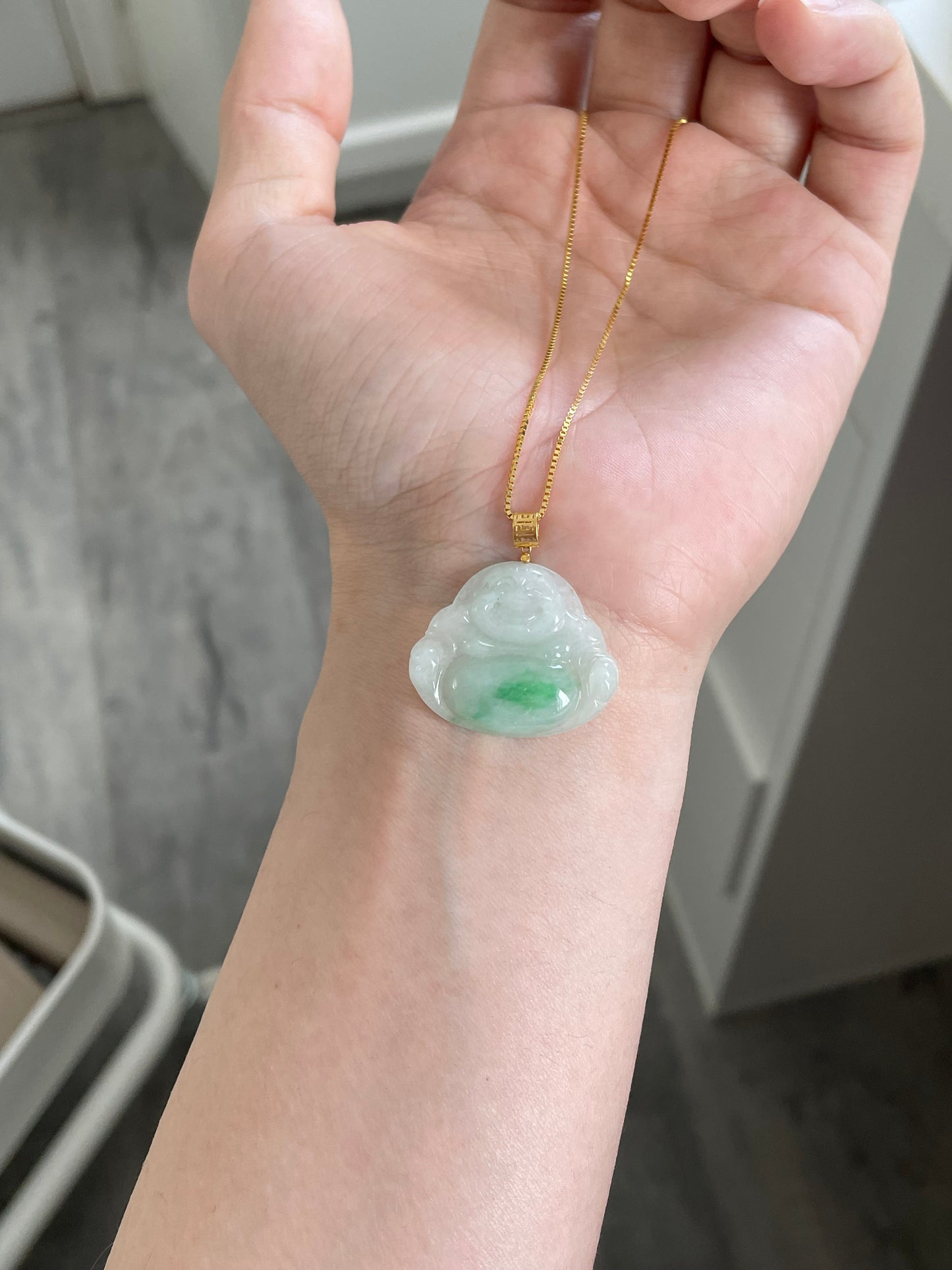 肚里飘绿佛公翡翠吊坠