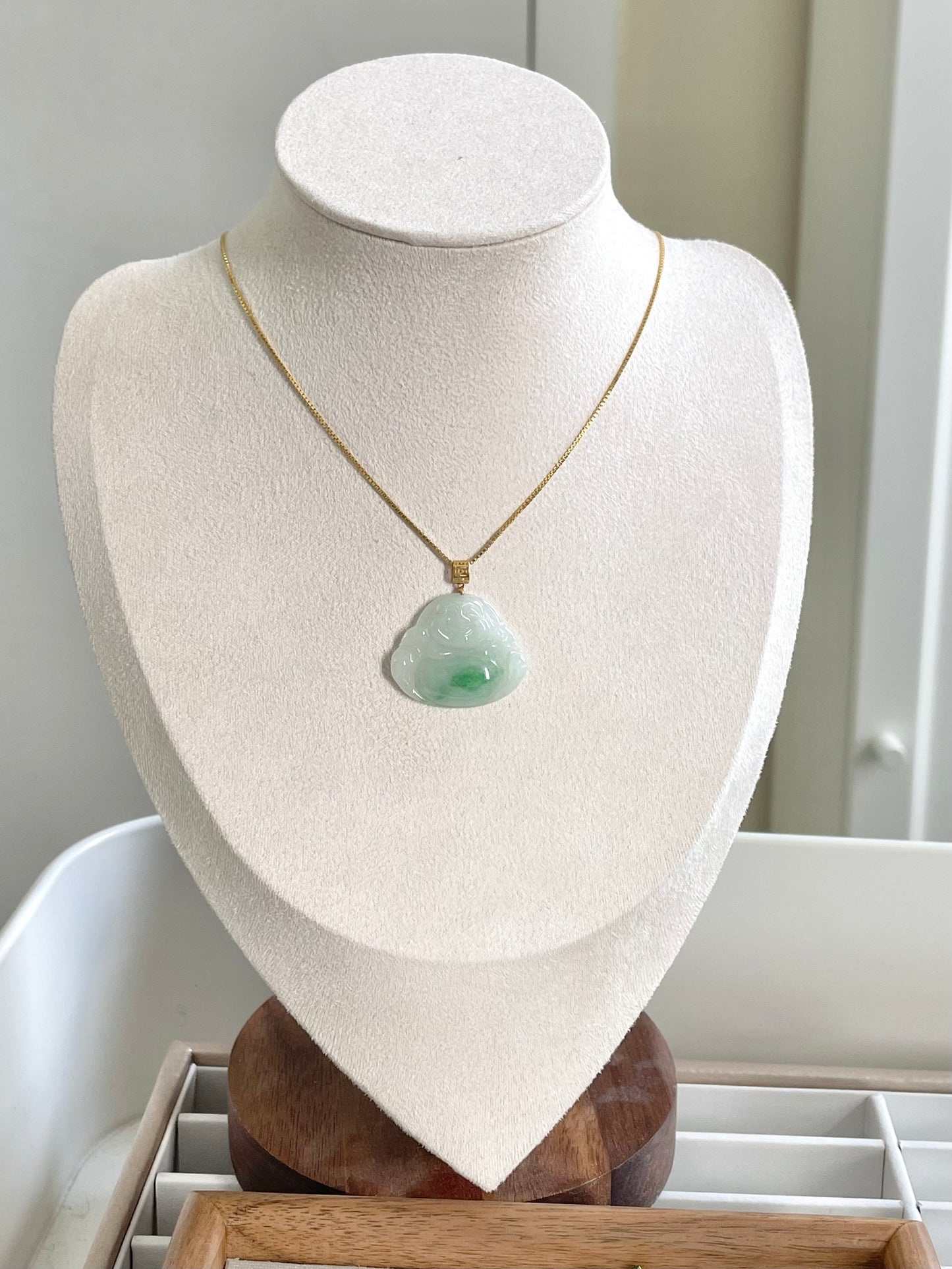 肚里飘绿佛公翡翠吊坠