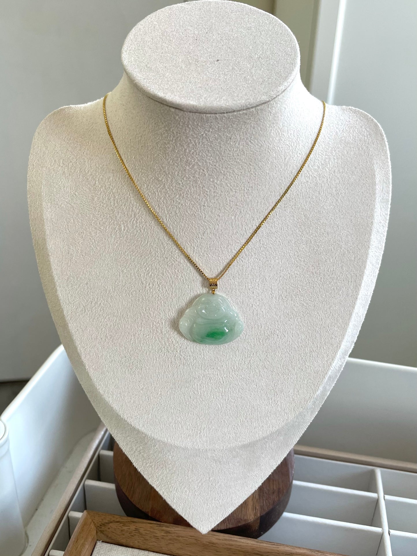 肚里飘绿佛公翡翠吊坠