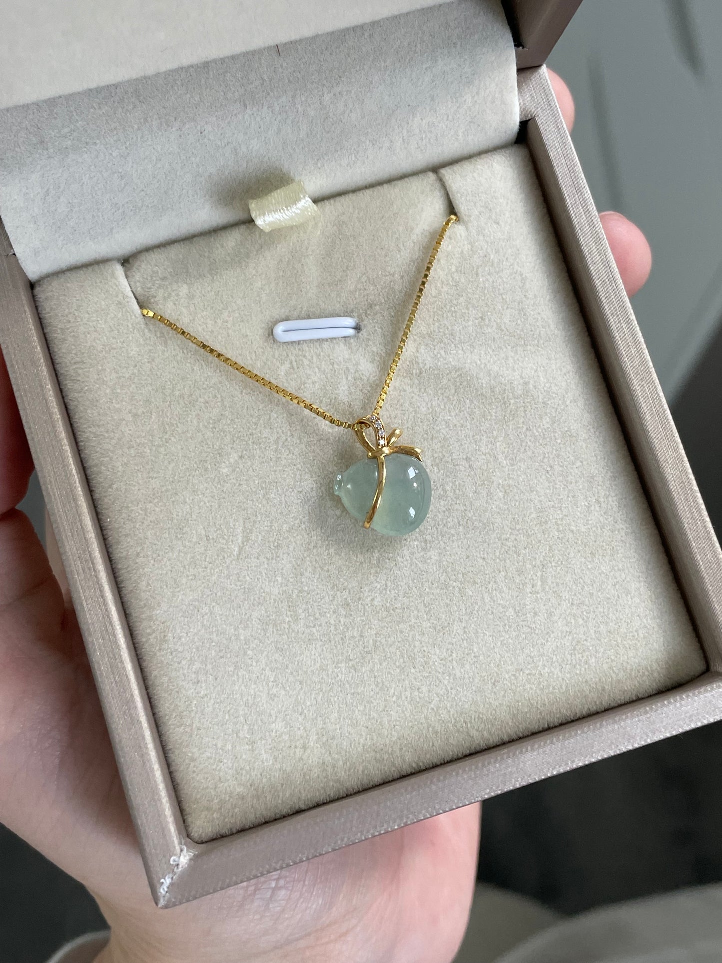 18k-gold-icy-green-jadeite-gourd-pendant-18k