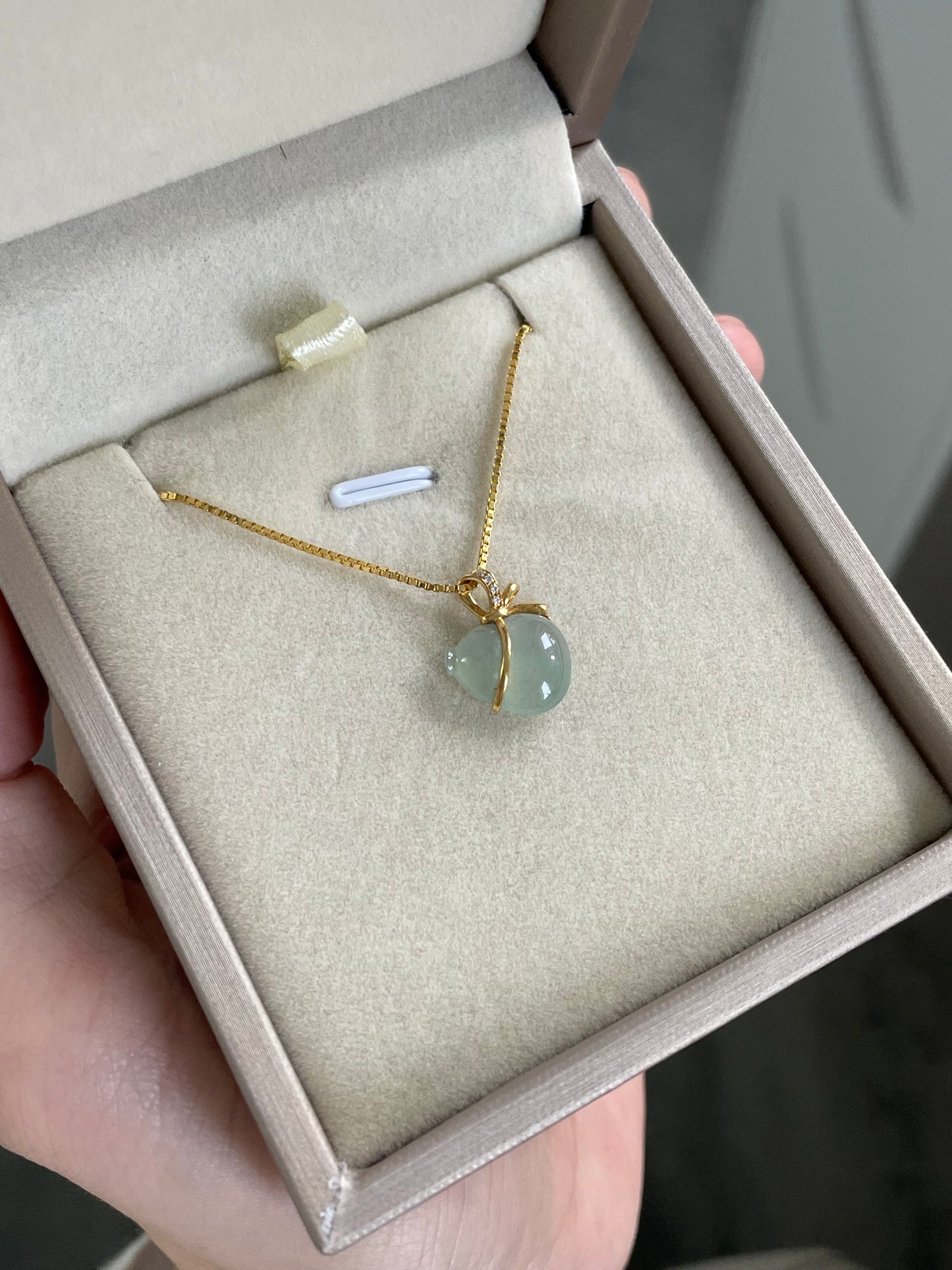 18k-gold-icy-green-jadeite-gourd-pendant-18k