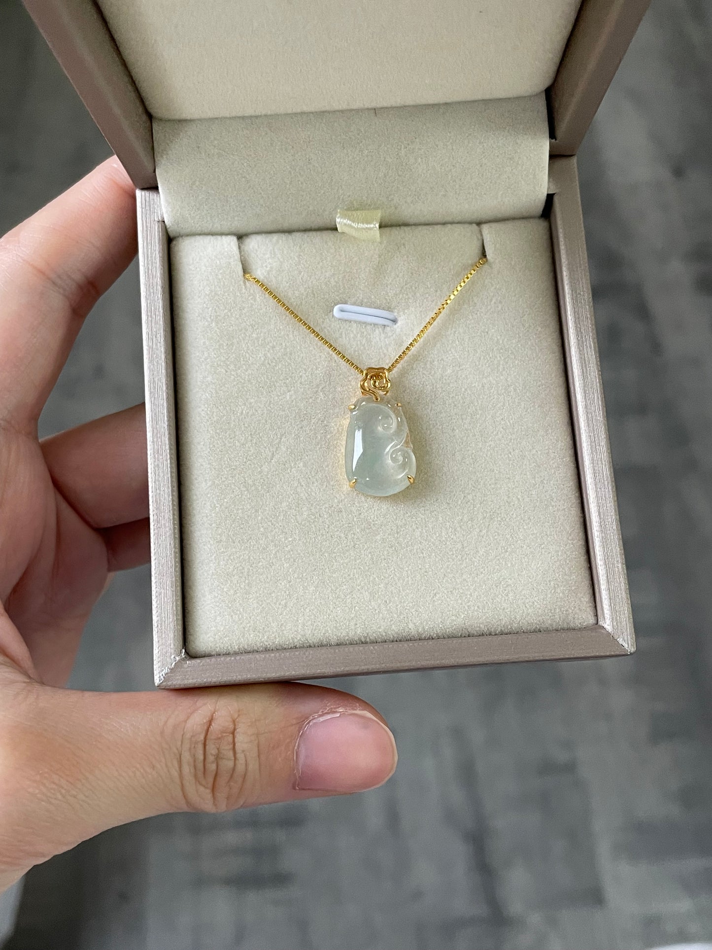 Ice-jade-ruyi-pendant-18k-gold
