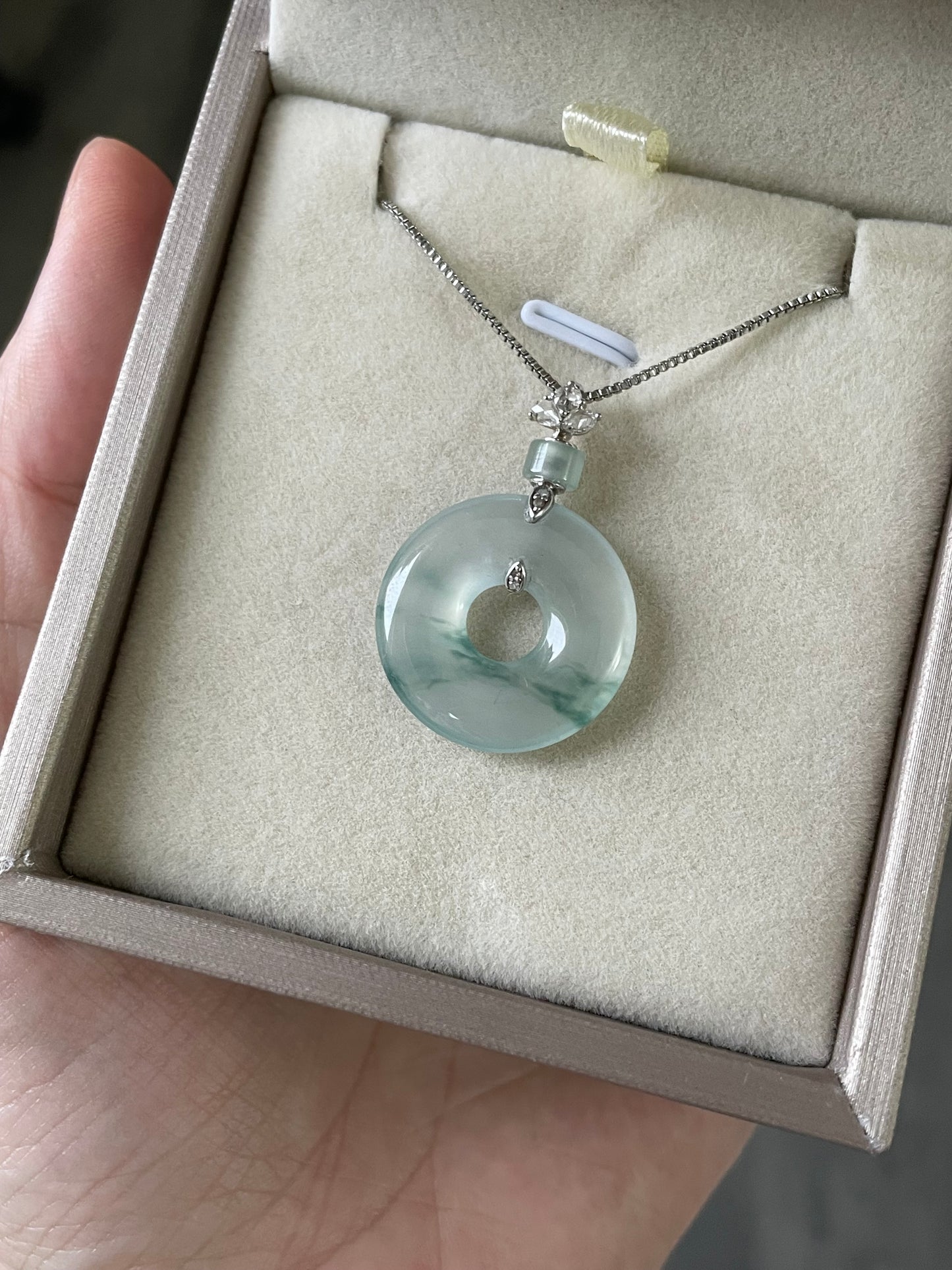 High-ice-jadeite-floating-flower-donut-pendan-t18k-gold