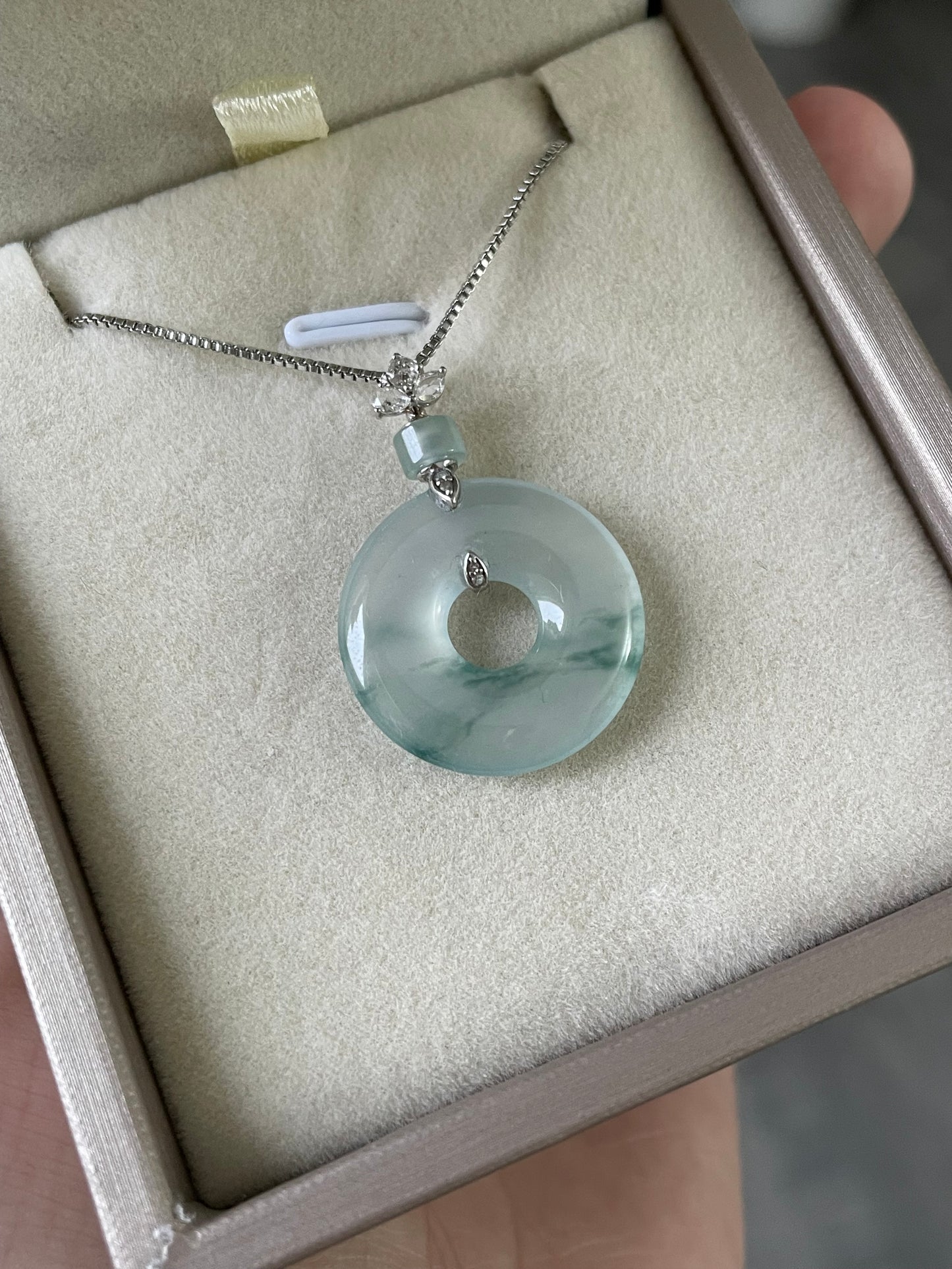 High-ice-jadeite-floating-flower-donut-pendan-t18k-gold