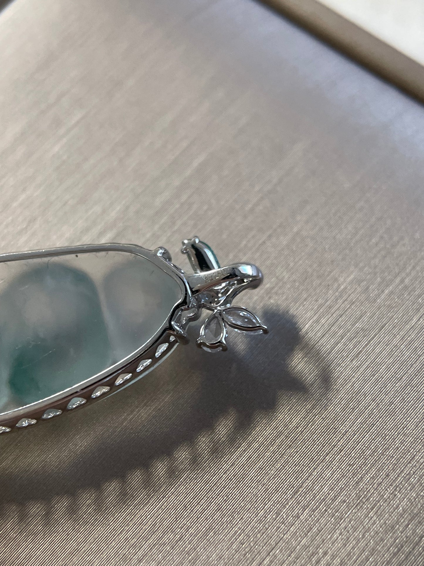 高冰绿飘花翡翠福豆吊坠