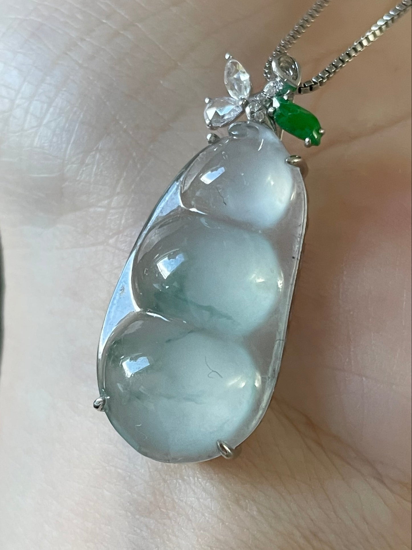 高冰绿飘花翡翠福豆吊坠