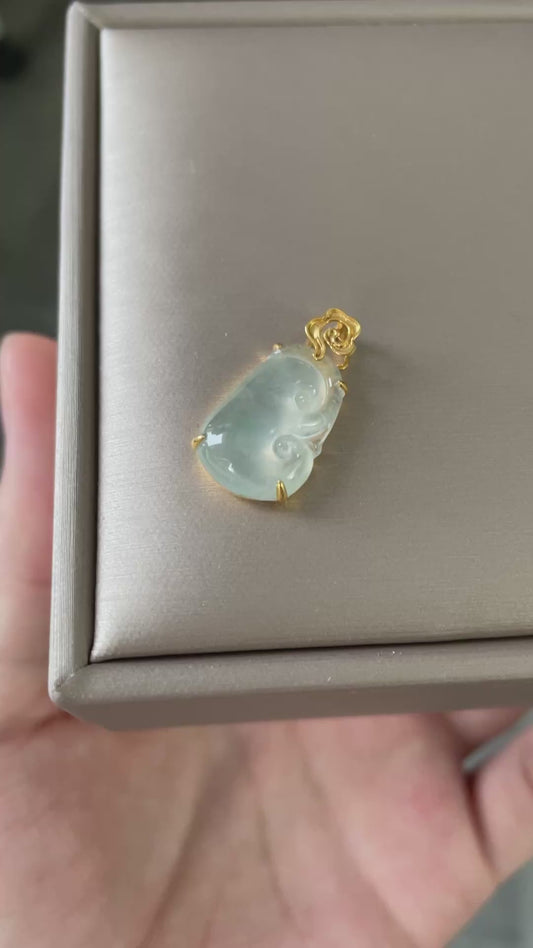 Ice-jade-ruyi-pendant-18k-gold