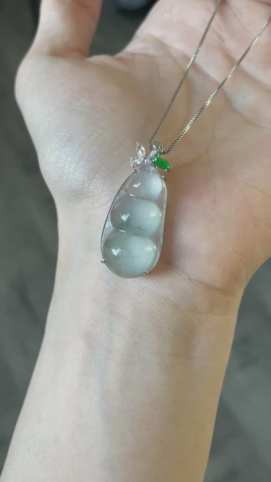 高冰绿飘花翡翠福豆吊坠